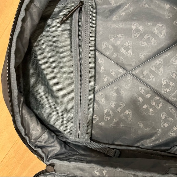 Thule Aion 40L Travel Backpack - Picture 9 of 13